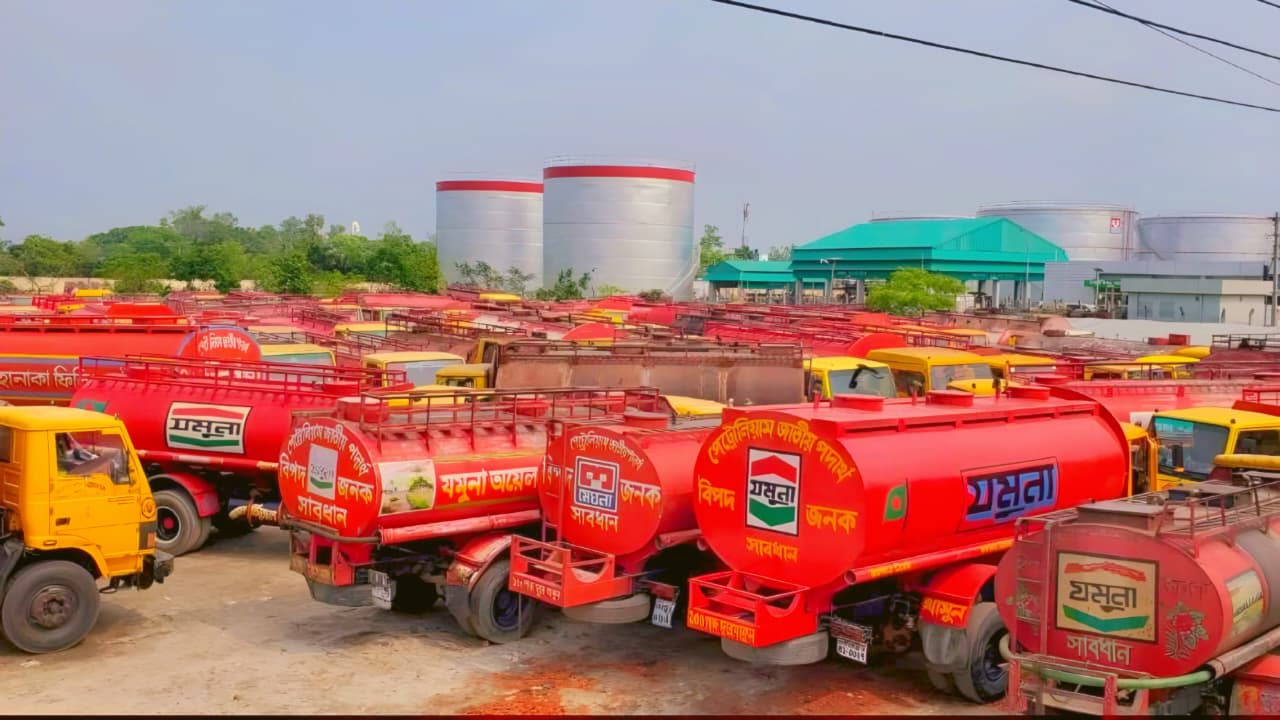 পার্বতীপুর রেল হেড ডিপোতে আরও ৮ হাজার মেট্রিক টন ডিজেল এসেছে