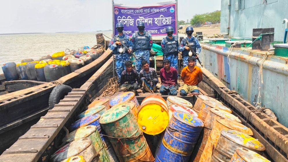 হাতিয়ায় ৮ লাখ টাকার জ্বালানি জব্দ, আটক ৪ জন