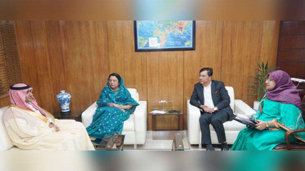 সৌদি রাষ্ট্রদূতের সঙ্গে বিমানমন্ত্রী-প্রতিমন্ত্রীর বৈঠক