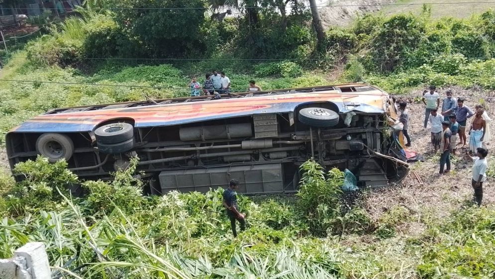 ভাঙ্গার সড়ক দুর্ঘটনায় প্রাণ গেল ২ জনের, আহত ৩৫