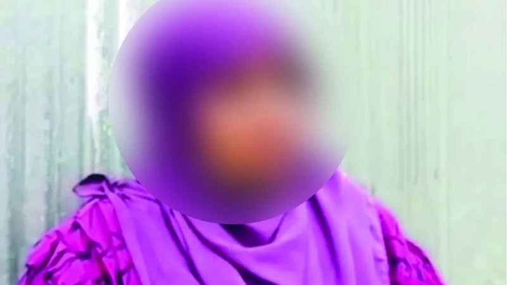 বিয়ের দাবিতে যুবকের বাড়িতে ৫ সন্তানের জননী, পরে উত্তেজনা