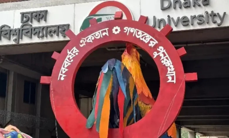 মেট্রো স্টেশনে ধাক্কা লেগে ভাঙলো নববর্ষের মোটিফ মোরগ