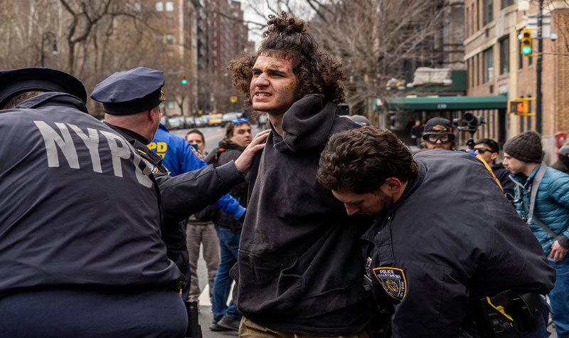 নিউ ইয়র্ক মেয়রের বাসভবনের বাইরে হামলাকারী দুই কিশোরের 'নির্দোষ' দাবি