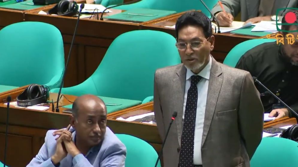 প্রধানমন্ত্রীকে নিয়ে কবিতা পাঠ করলেন চিফ হুইপ সংসদে