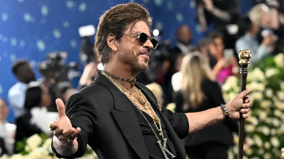 পুরো পৃথিবীর রাজা—এমনই ঘোষণা তার