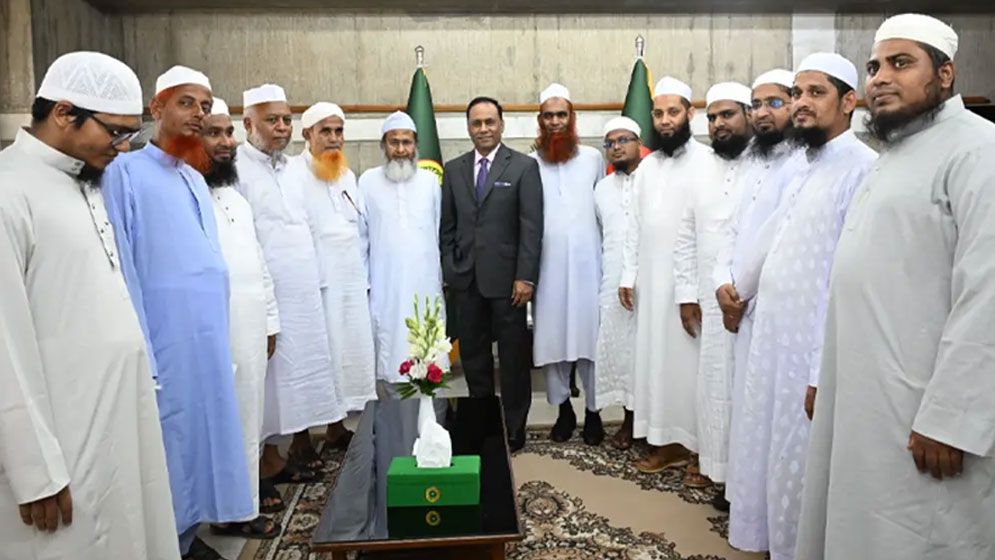 Bangladeshi tailor in Dubai