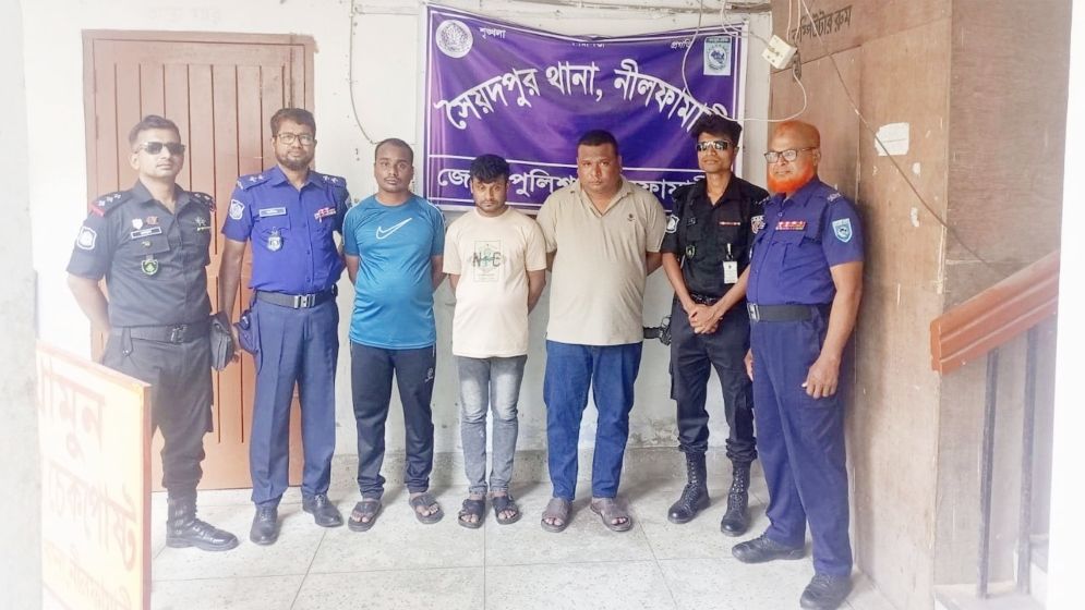 যৌতুকের দাবিতে গৃহবধূ হত্যা, ৩ জন গ্রেফতার