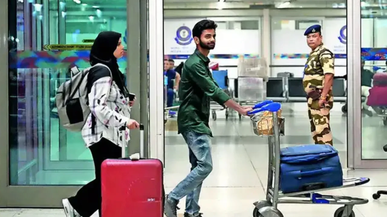 ভারতীয় নাগরিকদের ইরান ছাড়ার নির্দেশ