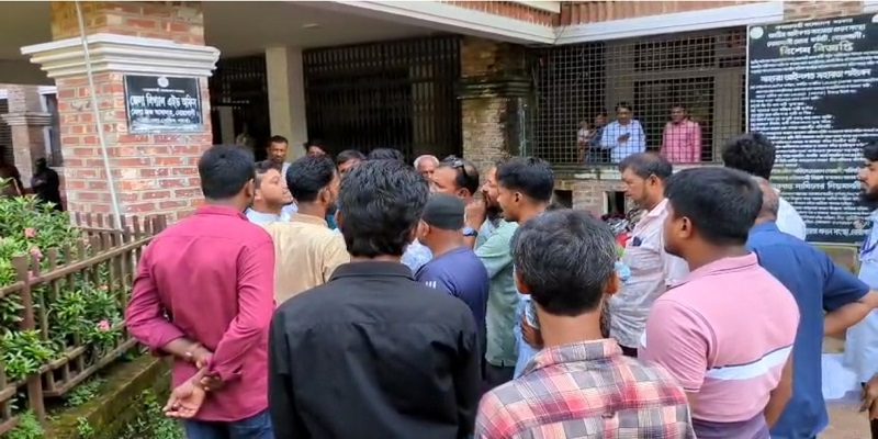 বিএনপি নেতার জামিন না হওয়ায় আইনজীবীর ওপর হামলাচেষ্টা