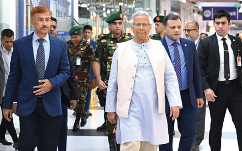 ইতালি সফর শেষে দেশে ফিরলেন প্রধান উপদেষ্টা