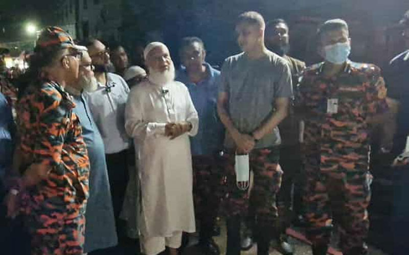 মিরপুর অগ্নিকাণ্ডে নিহতদের পাশে জামায়াত আমির, ১ লাখ টাকা অনুদানের ঘোষণা