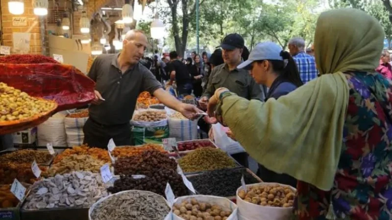 সরকারি জামানতে ‘বাকিতে কেনাকাটা’ করতে পারবেন ইরানিরা
