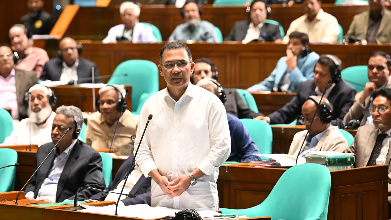 এই চেয়ারে বসলে মনে হয় আগুনের তপ্ত হিট আসছে: সংসদে প্রধানমন্ত্রী