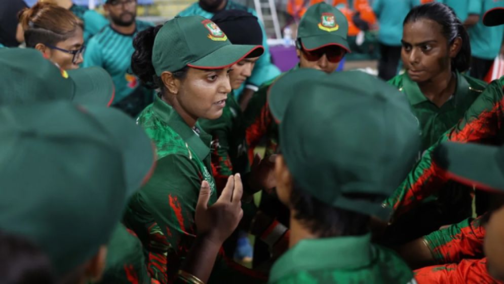 ৮৮ রান তাড়া করতে না পেরে হোয়াইটওয়াশ