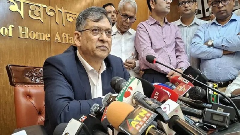 আগের পোশাকে ফিরছে পুলিশ: স্বরাষ্ট্রমন্ত্রী