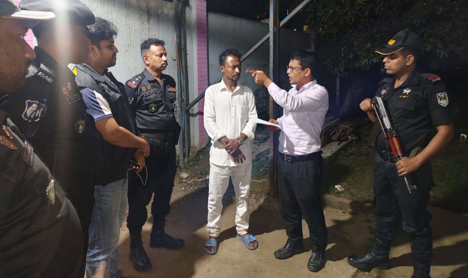 স্মার্টফোনে জুয়া খেলায় যুবকের জেল-জরিমানা