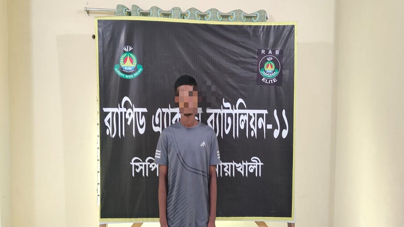 নোয়াখালীতে ৪২ বোতল বিদেশি মদসহ ১১ মামলার আসামি গ্রেপ্তার