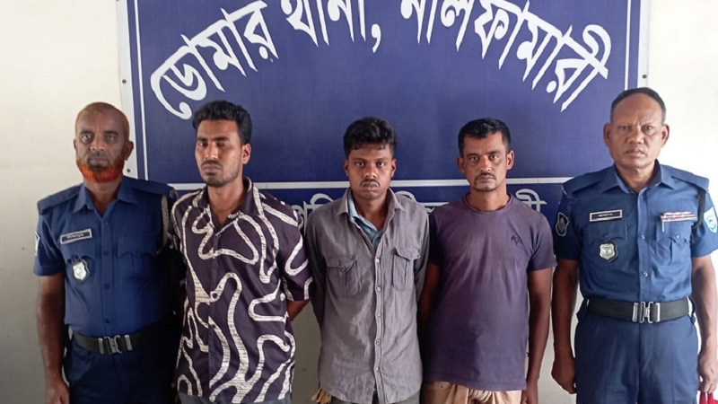 ডোমারে ৩ মাদক কারবারি গ্রেফতার