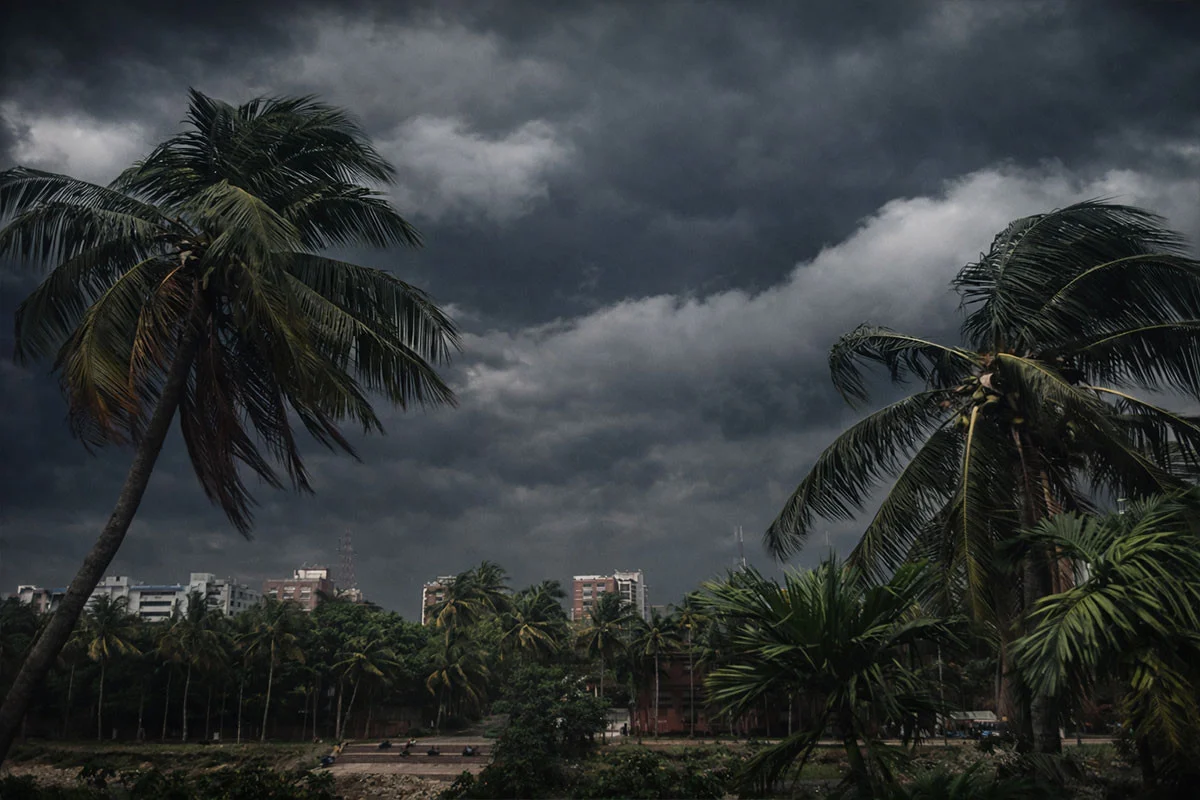 রাতে ৭ জেলায় কালবৈশাখী ঝড়ের শঙ্কা, নদীবন্দরে সতর্কতা