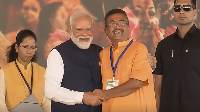 মুখ্যমন্ত্রীর শপথ নিলেন শুভেন্দু অধিকারী