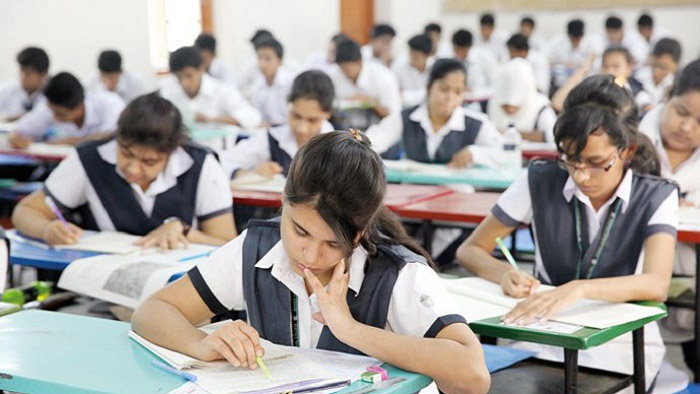 পাসের হারে ধস, কমেছে প্রায় ১৯ শতাংশ