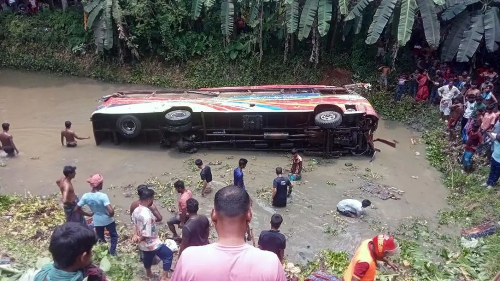 কুষ্টিয়ায় যাত্রীবাহী বাস–ট্রাক সংঘর্ষে নিহত ৪