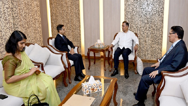প্রধানমন্ত্রীর সঙ্গে বিদায়ী সাক্ষাৎ করেছেন প্রণয় ভার্মা