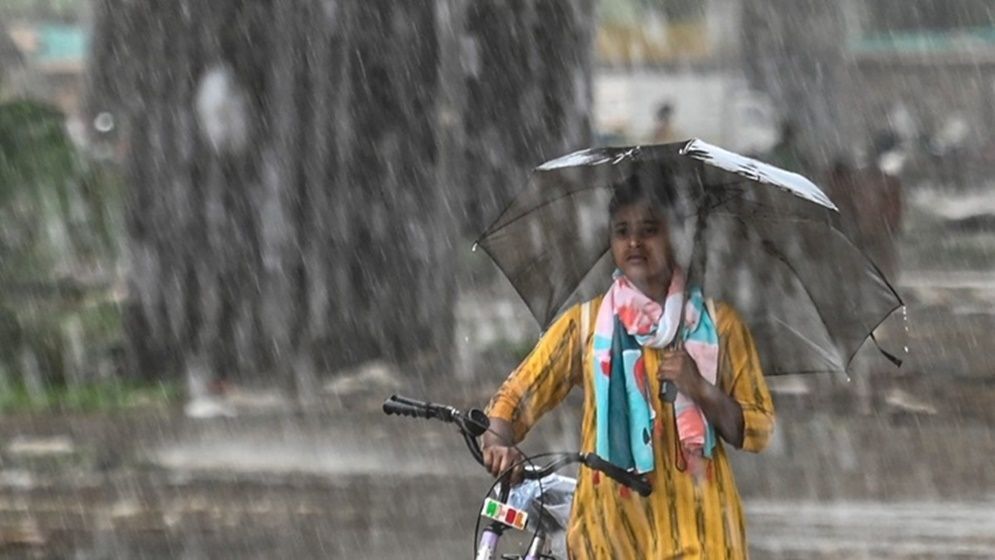 ঢাকাসহ ৯ জেলায় দুপুরের আগেই ঝড়বৃষ্টি হতে পারে