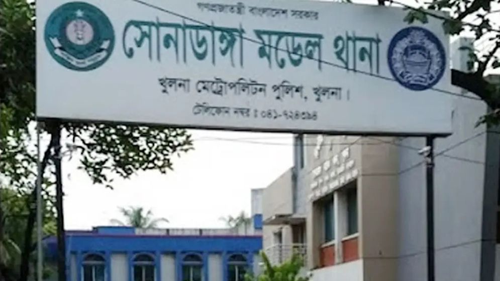 খুলনায় এক পরিবারের তিনজন খুন, তদন্তে পুলিশ