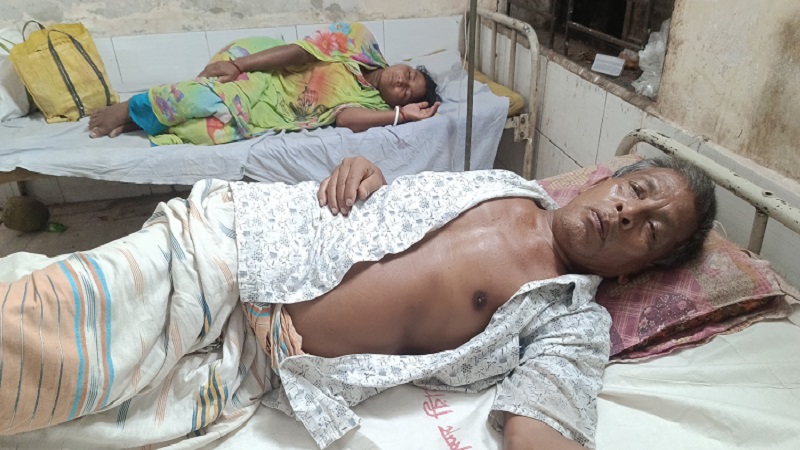 ডোমার কেতকীবাড়ীতে তুচ্ছ ঘটনাকে কেন্দ্র করে সুধীর ও রাধিকাকে পিটিয়ে আহত