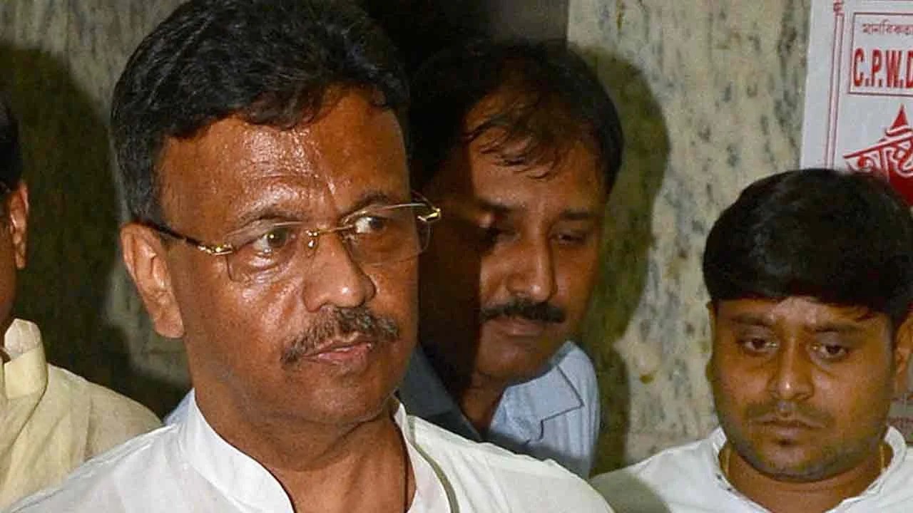 কলকাতার মেয়র ফিরহাদের পদত্যাগ