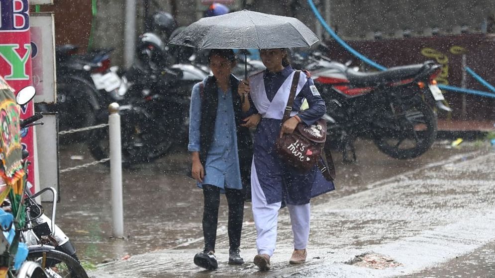সারাদেশে বজ্রবৃষ্টির সম্ভাবনা, সতর্কতা জারি