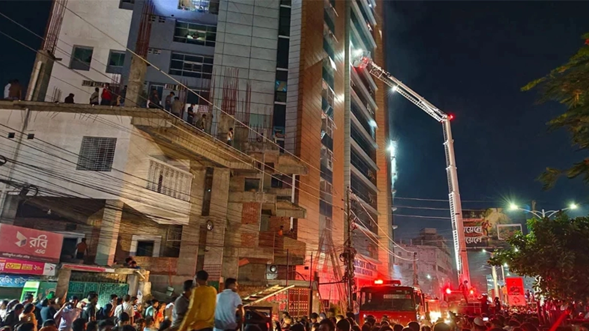 খুলনা সিটি মেডিকেল কলেজ হাসপাতালে লাগা আগুন নিয়ন্ত্রণে