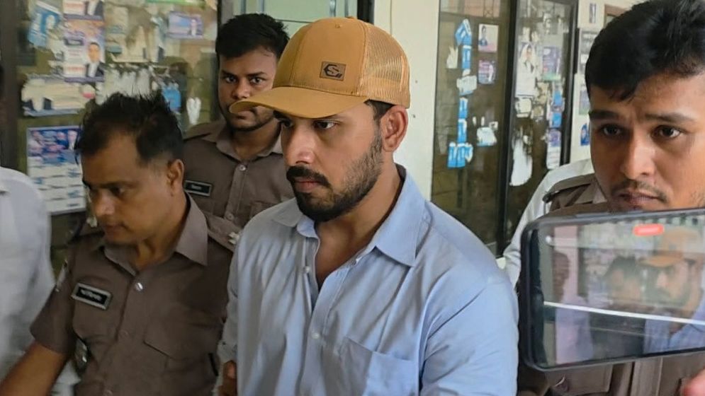 কারাগারে অভিনেতা জাহের আলভী