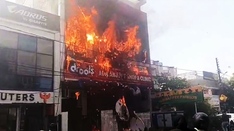ভারতে কোচিং সেন্টারে ভয়াবহ আগুন, নিহত ১৪