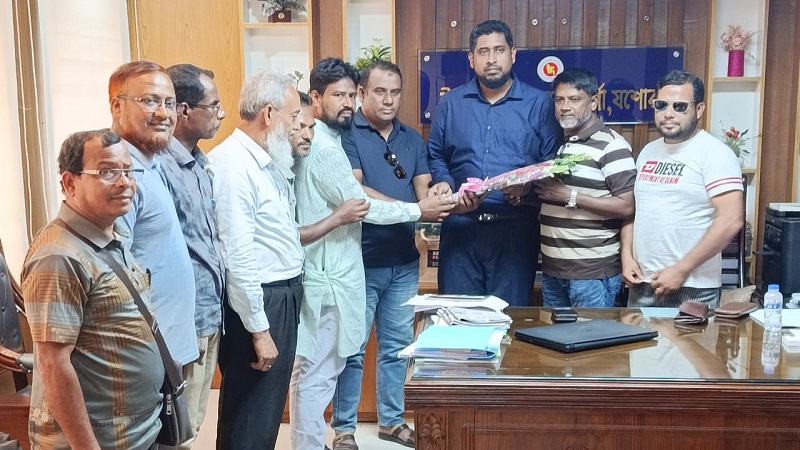 নাভারণ প্রেসক্লাবের সাথে উপজেলা প্রশাসনের ফুলের শুভেচ্ছা ও মতবিনিময়