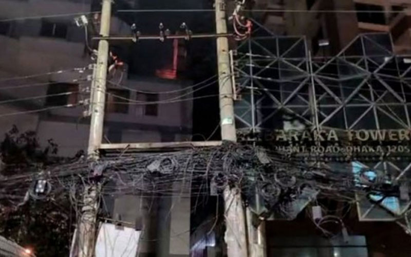 রাজধানীর কাঁটাবনে ১৪ তলা ভবনে অগ্নিকাণ্ডে ২ জনের মৃত্যু