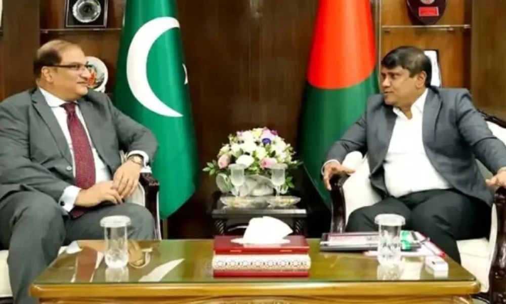 প্রতিরক্ষা উপদেষ্টার সঙ্গে পাকিস্তানের হাইকমিশনারের সৌজন্য সাক্ষাৎ