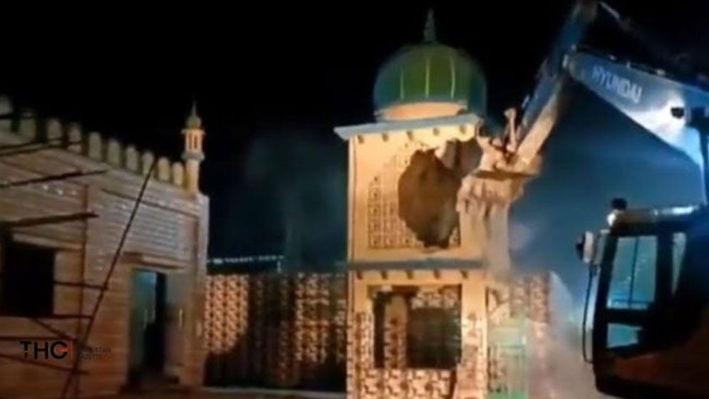 নোটিশ ছাড়াই ভারতে ভাঙা হলো তিনটি মসজিদ ও মাজার