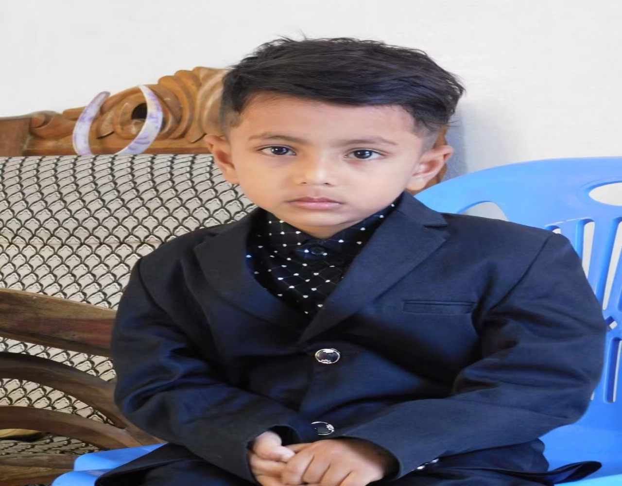 সিঁড়ি থেকে পড়ে শিশুর মৃত্যু