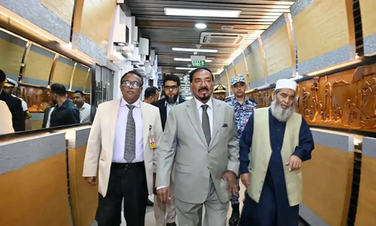 ইরানের সর্বোচ্চ নেতার জানাজায় অংশগ্রহণ শেষে দেশে ফিরেছেন স্পিকার