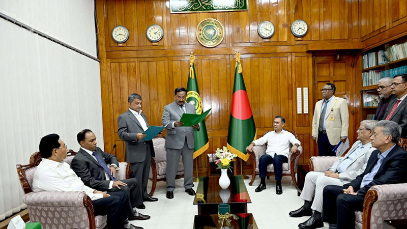 প্রধানমন্ত্রীর উপস্থিতিতে এমপি হিসেবে শপথ নিলেন সরোয়ার আলমগীর
