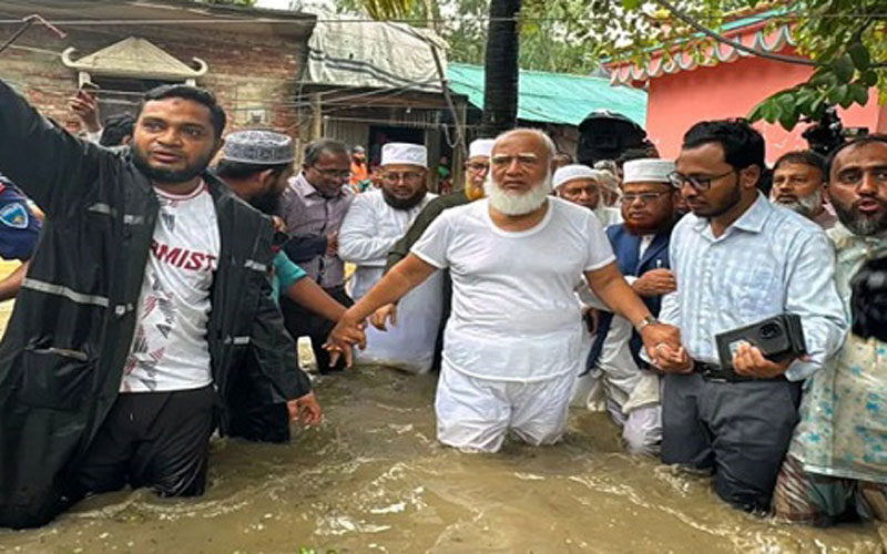চট্টগ্রামের বন্যাদুর্গত মানুষের পাশে জামায়াত আমির