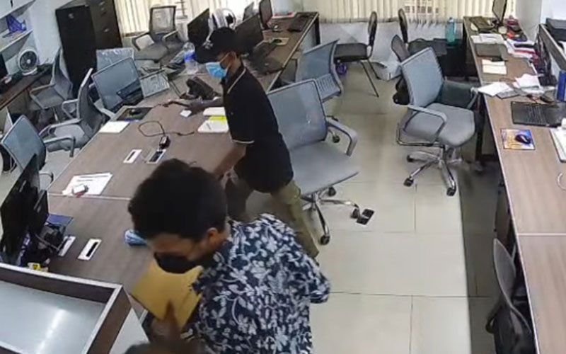 Bangladeshi tailor in Dubai