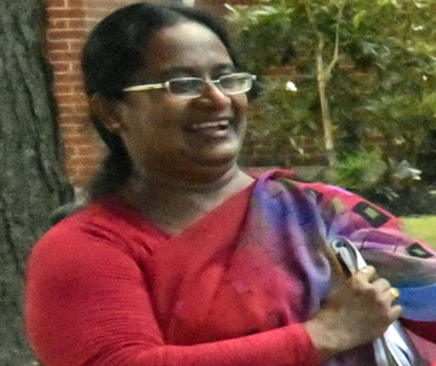 কবিতা: অচেনা