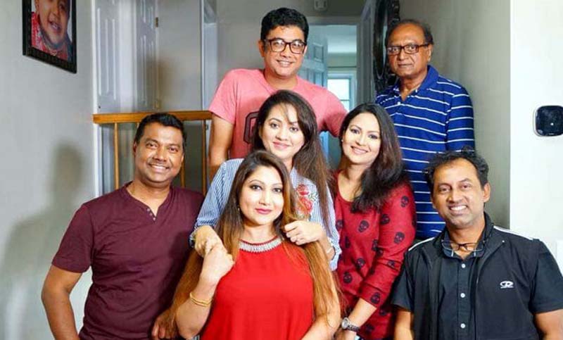 দীর্ঘদিন পর স্ত্রীকে নিয়ে ছোট পর্দায় আসছেন টনি ডায়েস