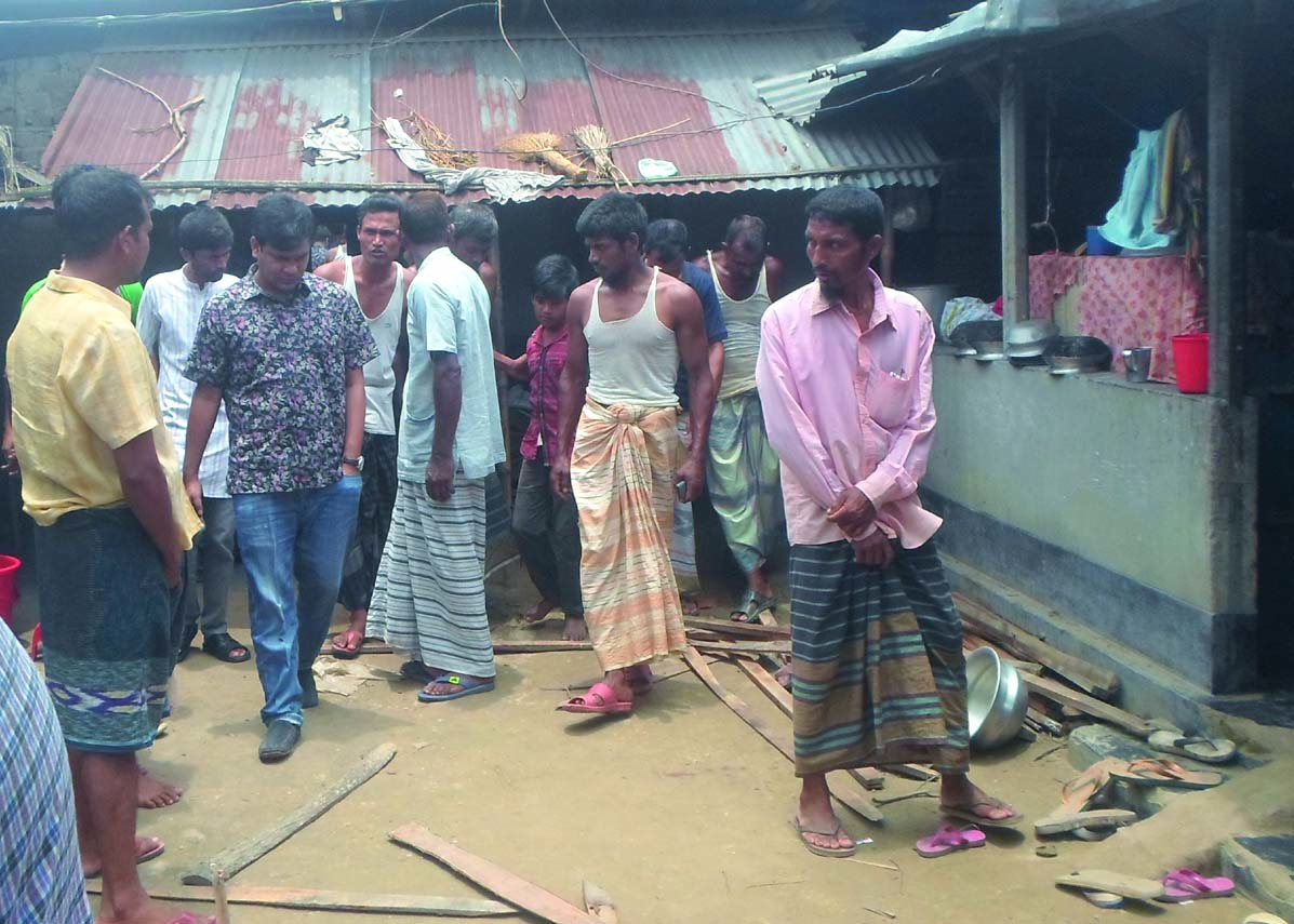 সৈয়দপুরে বাড়ীতে হামলা ও মালামাল লুট ইউএনও’র ঘটনাস্থল পরিদর্শন