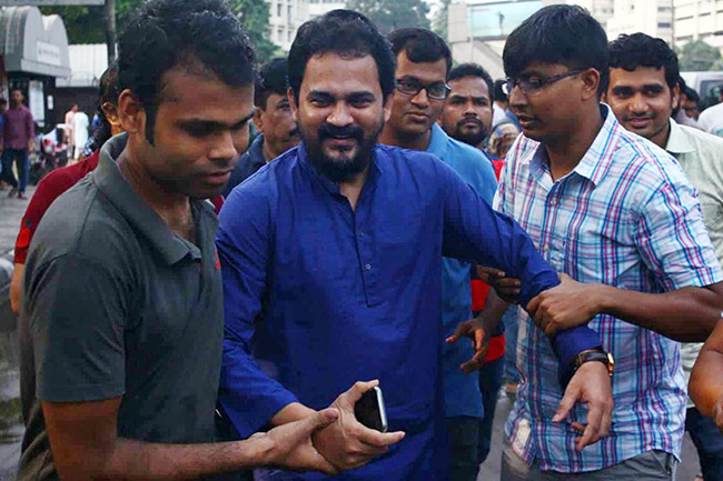 শাহবাগ থেকে ইমরান এইচ সরকার আটক