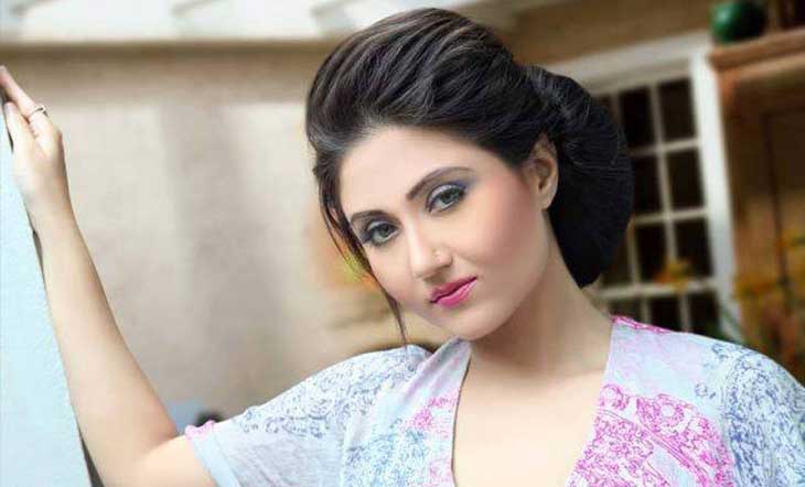 স্তনের ছবি শেয়ার করেছেন স্বস্তিকা মুখোপাধ্যায়