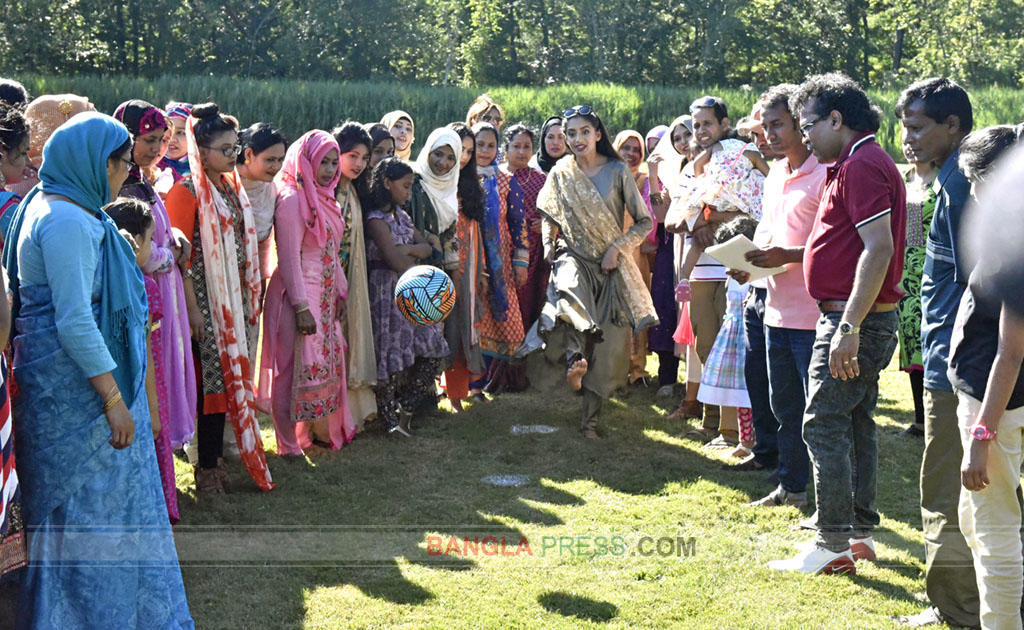 নিউ ইয়র্কের হাডসনে বাংলাদেশিদের জমজমাট বনভোজন